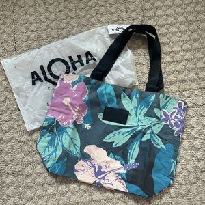 ALOHA Collection Pau Hana Day Tripper Tote